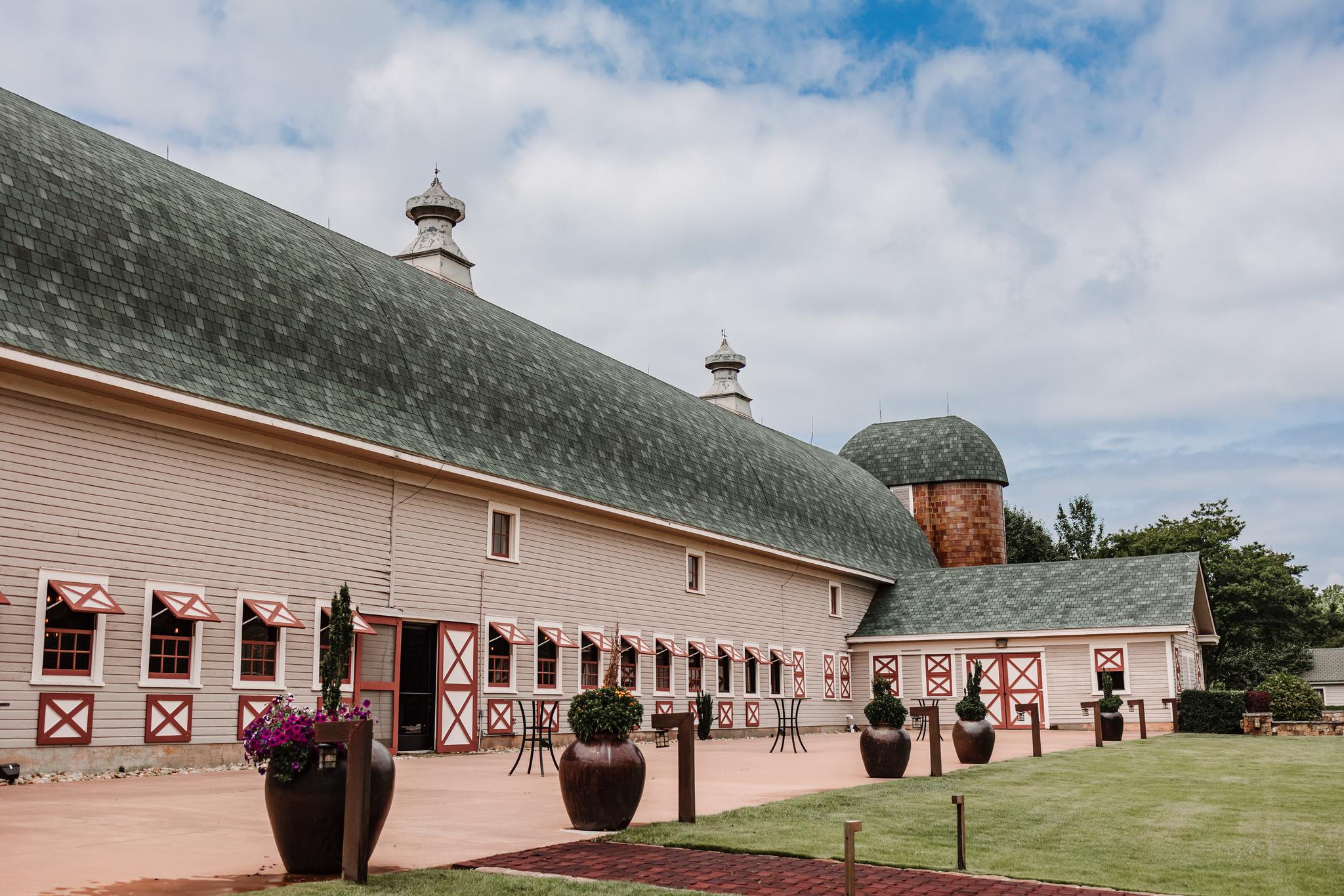A Photographer's Review of The Historic Wakefield Barn